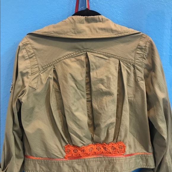 jacket - Picture 3 of 3